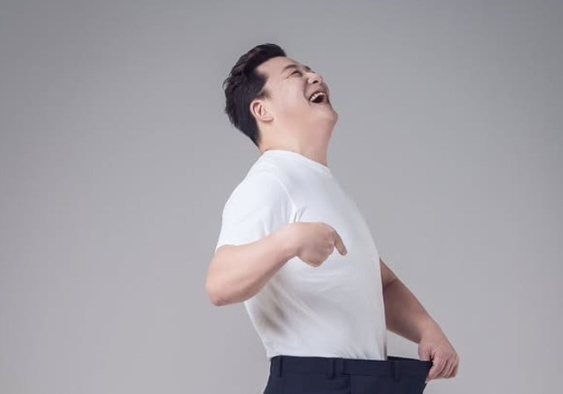 새신랑 윤정수 105→78㎏, '27㎏ 감량' 성공… 헐렁해진 바지 "환골탈태"