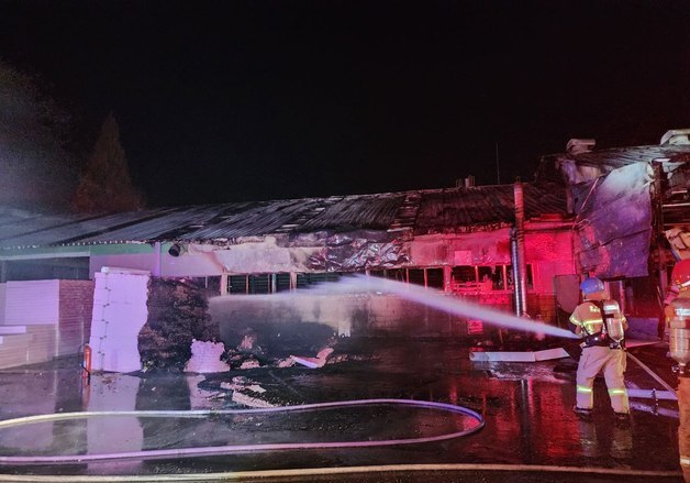 여주 스티로폼 제조공장 불…인명피해 없어