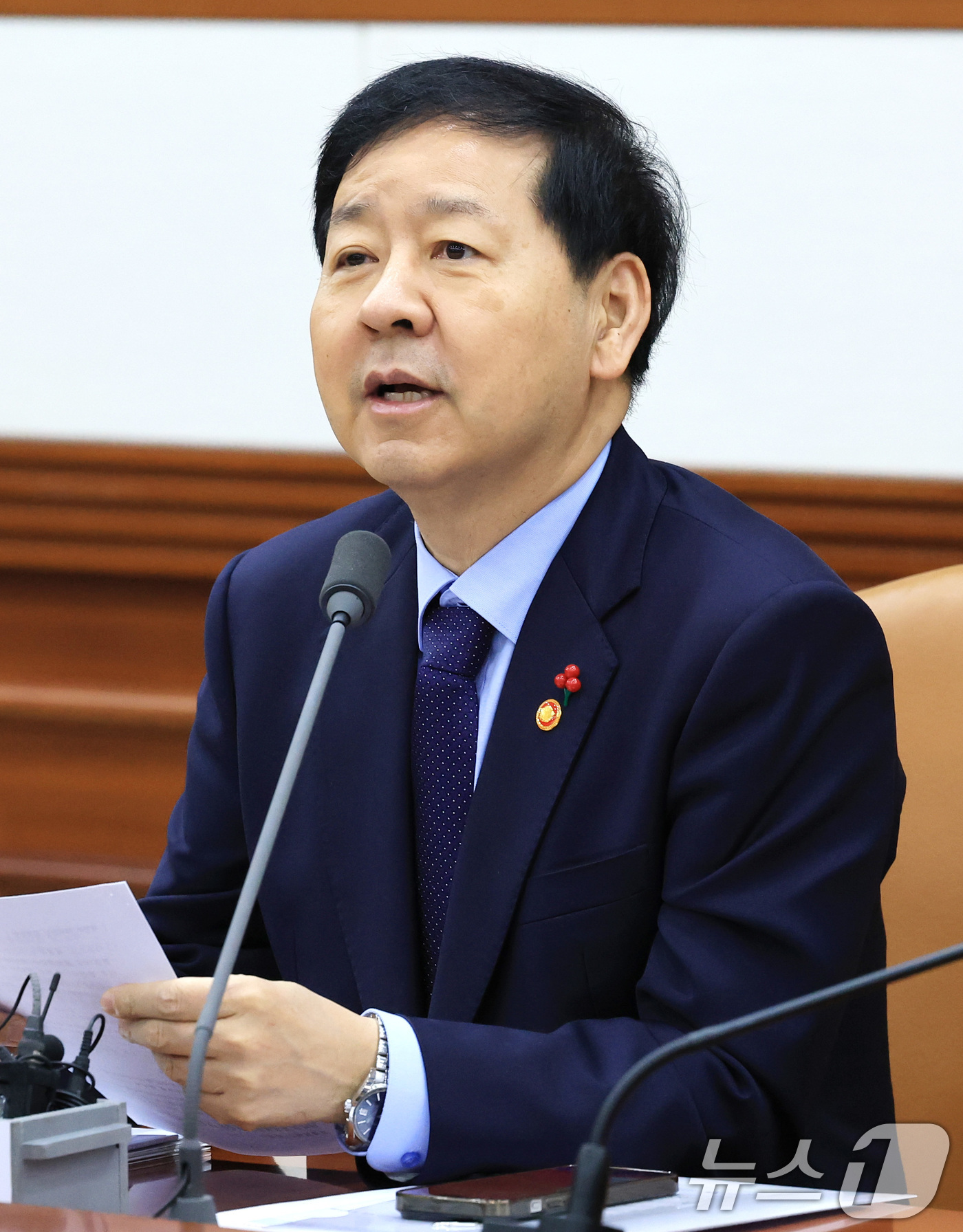 (서울=뉴스1) 임세영 기자 = 구윤철 경제부총리 겸 기획재정부 장관이 12일 서울 종로구 정부서울청사에서 열린 대외경제 장관회의에서 모두발언을 하고 있다. 2025.12.12/뉴 …