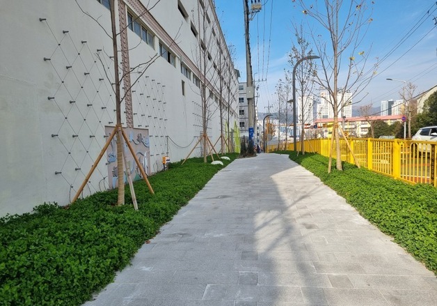 '15분도시 부산' 효림초교 안전한 통학로 선형공원 12일 준공