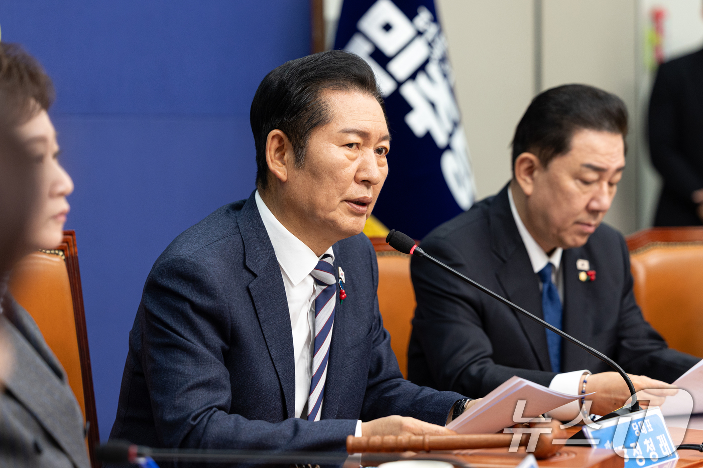 (서울=뉴스1) 이승배 기자 = 정청래 더불어민주당 대표가 12일 서울 여의도 국회에서 열린 최고위원회의에서 모두발언하고 있다. 2025.12.12/뉴스1