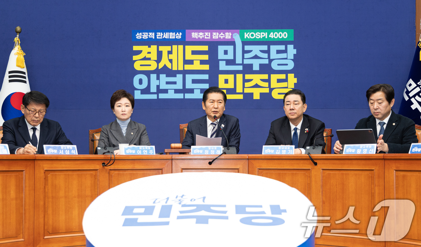 (서울=뉴스1) 이승배 기자 = 정청래 더불어민주당 대표가 12일 서울 여의도 국회에서 열린 최고위원회의에서 모두발언하고 있다. 2025.12.12/뉴스1