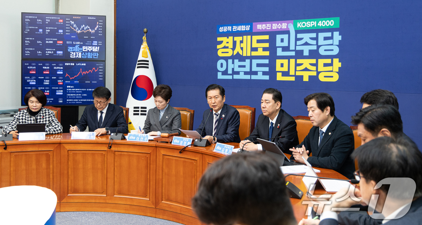 (서울=뉴스1) 이승배 기자 = 정청래 더불어민주당 대표가 12일 서울 여의도 국회에서 열린 최고위원회의에서 모두발언하고 있다. 2025.12.12/뉴스1