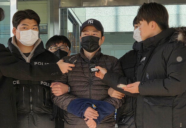 경찰서 나서는 '층간소음 살해' 피의자 양민준