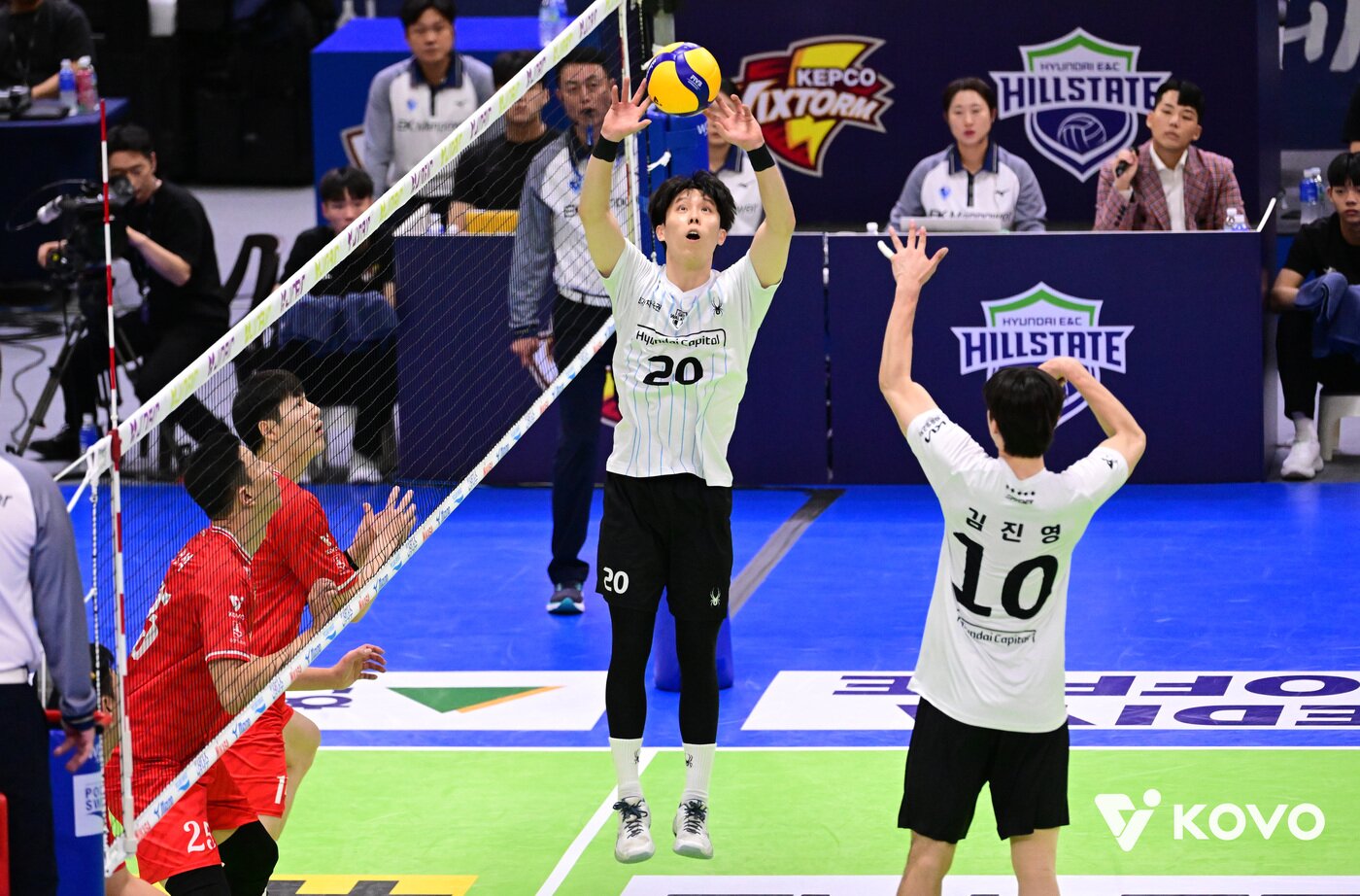 본문 이미지 - 현대캐피탈 이준협과 김진영. &#40;KOVO 제공&#41;