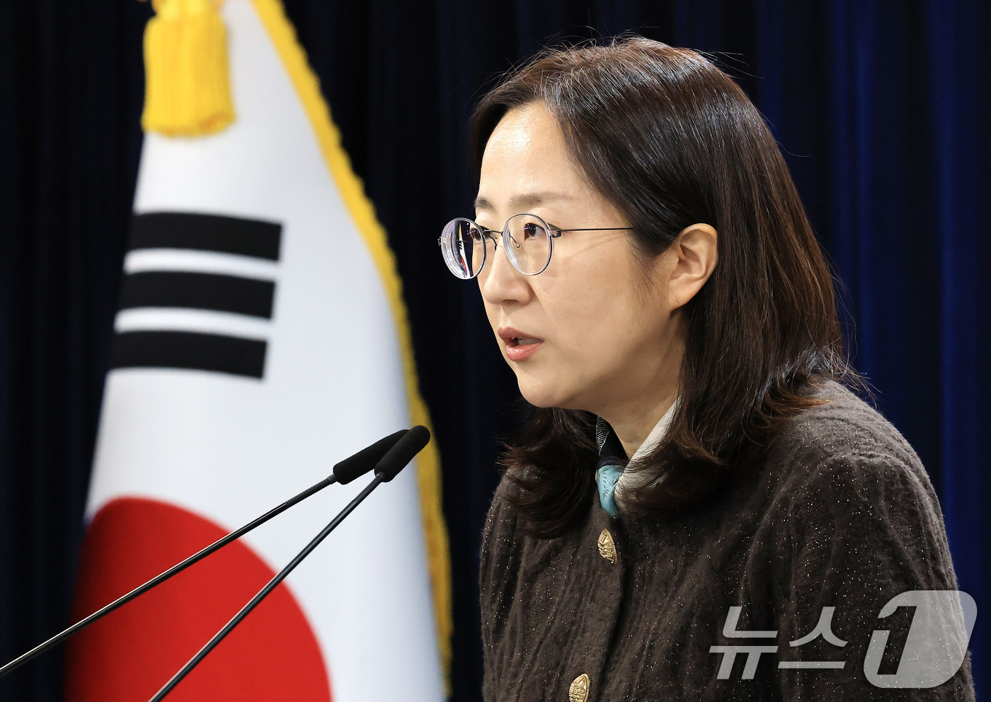 (서울=뉴스1) 임세영 기자 = 장윤정 통일부 부대변인이 12일 서울 종로구 정부서울청사에서 정례브리핑을 하고 있다.  2025.12.12/뉴스1