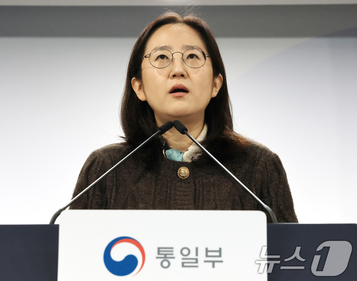 (서울=뉴스1) 임세영 기자 = 장윤정 통일부 부대변인이 12일 서울 종로구 정부서울청사에서 정례브리핑을 하고 있다.  2025.12.12/뉴스1