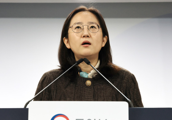 브리핑하는 장윤정 통일부 부대변인