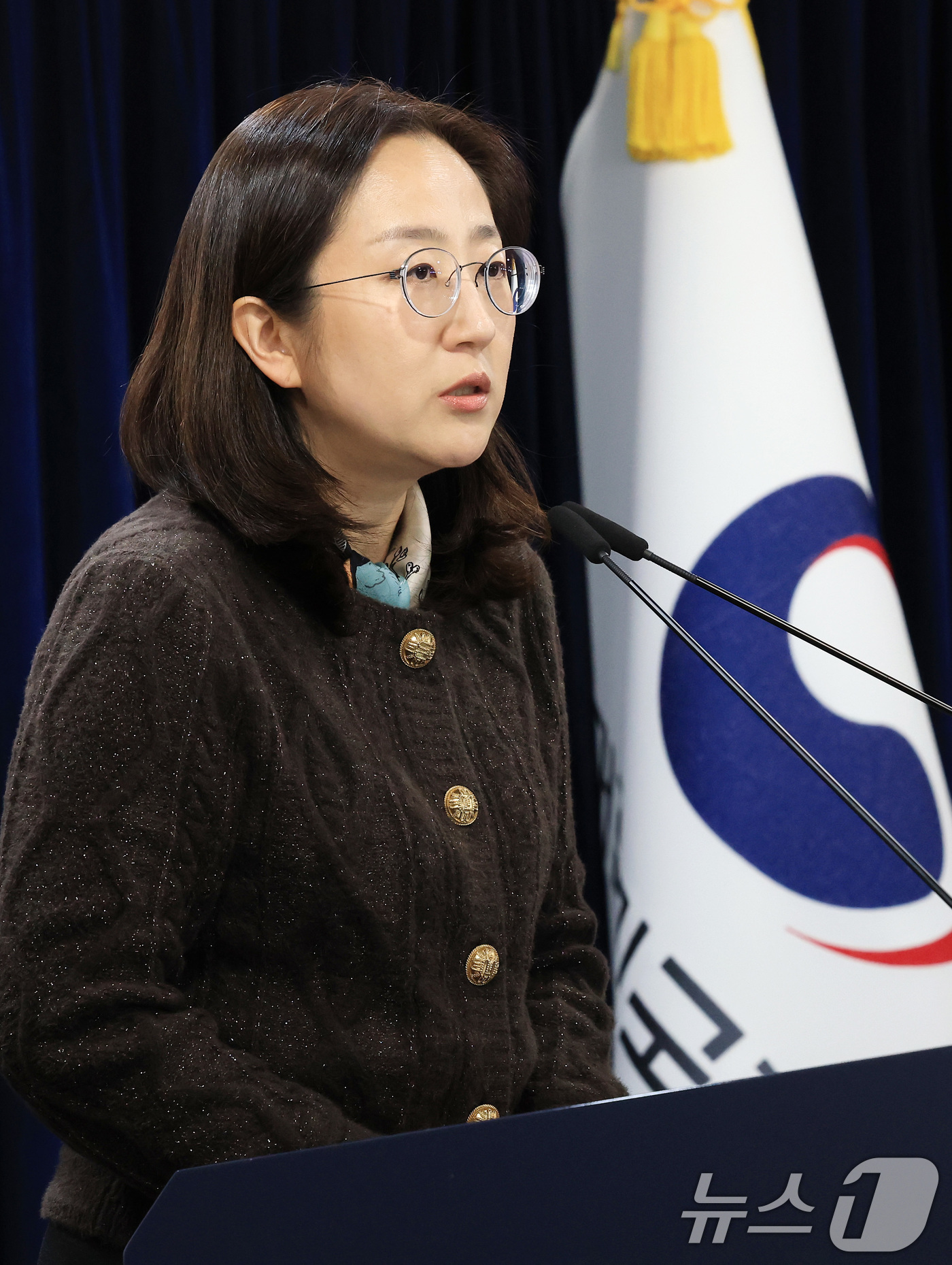 (서울=뉴스1) 임세영 기자 = 장윤정 통일부 부대변인이 12일 서울 종로구 정부서울청사에서 정례브리핑을 하고 있다.  2025.12.12/뉴스1