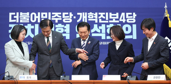 개혁진보4당 대표와 손잡는 정청래