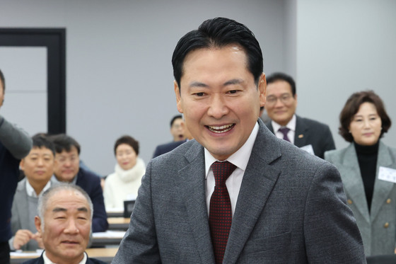 소상공인위원회 임명장 수여식 참석하는 장동혁 대표