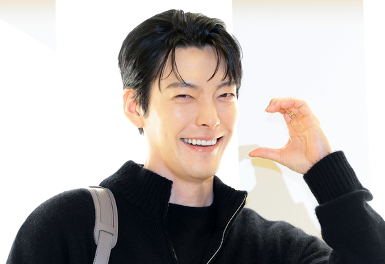 '신민아♥' 김우빈, 결혼 앞두고 쇼핑몰 나들이