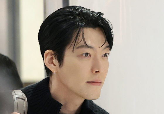 김우빈, 신민아와 결혼 앞두고 롯데월드몰 포착