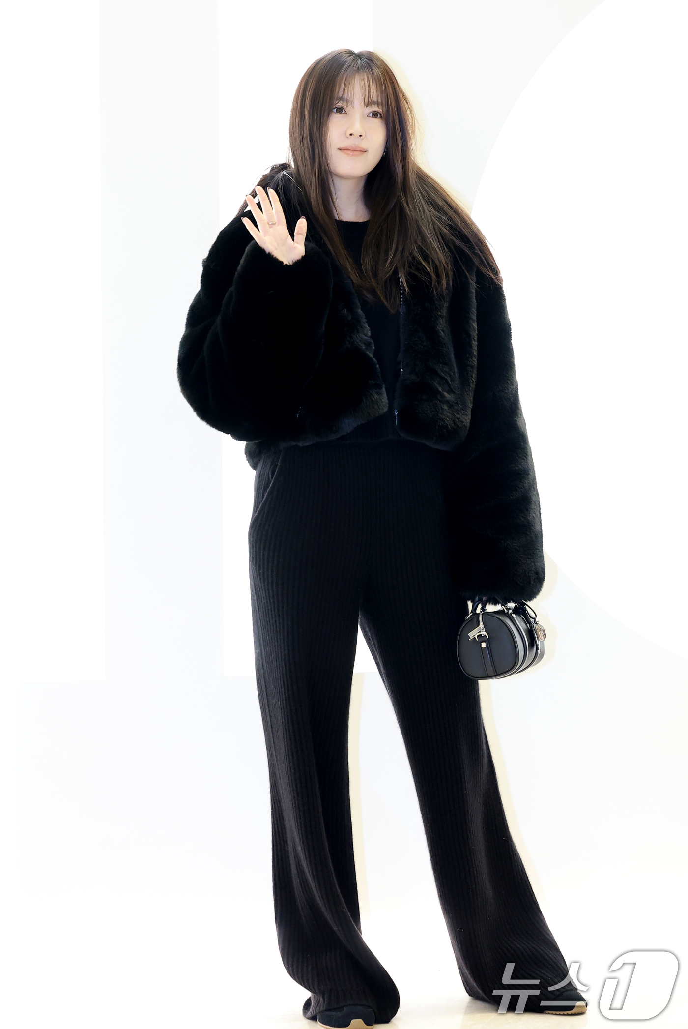 (서울=뉴스1) 권현진 기자 = 배우 한효주가 12일 서울 송파구 롯데 에비뉴엘 잠실점에서 열린 ‘ALO 홀리데이 팝업’ 기념 포토콜 행사에 참석하고 있다. 2025.12.12/뉴 …