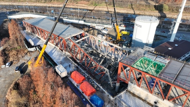 광주도서관 붕괴 현장 오후 6시까지 수색 중단…"구조물 안정화·보강"