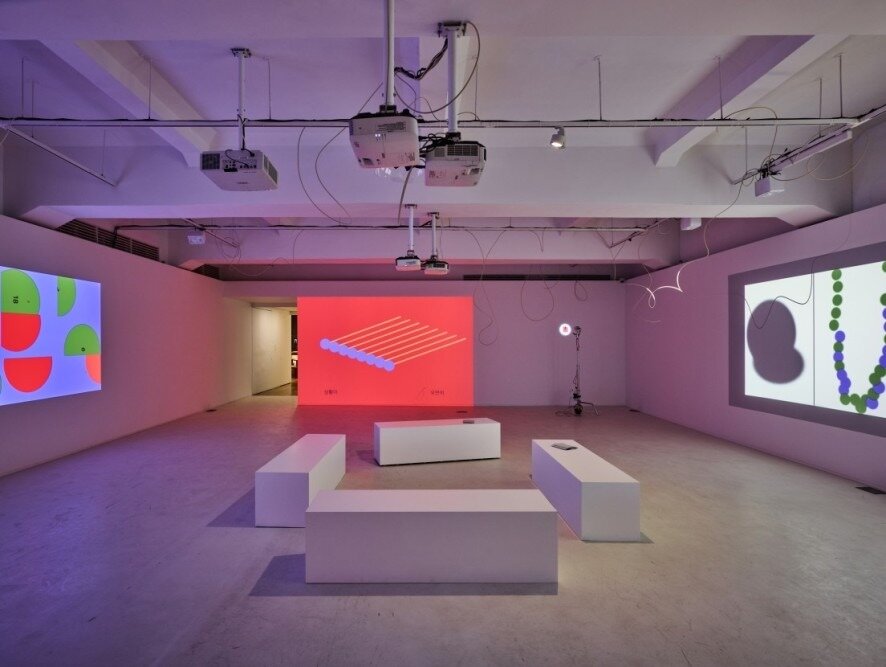 본문 이미지 - 일민미술관, &#39;2025 ARKO Leap&#39; 참여 전시 &mdash; 이현태 개인전 &#39;나선정원&#39; 전경 &#40;한국문화예술위원회 제공&#41;　