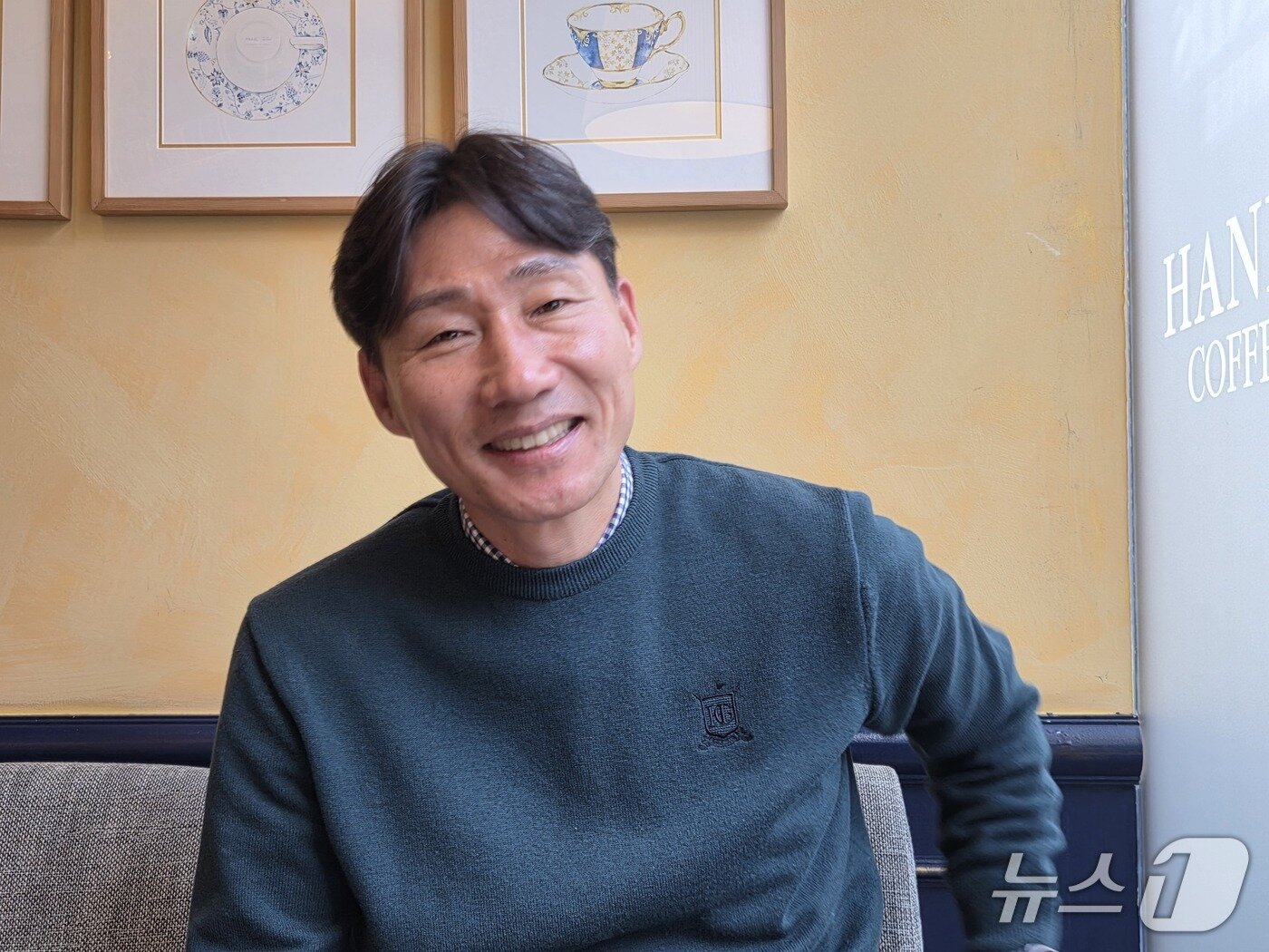 본문 이미지 - '뉴스1'과 인터뷰하는 이영민 감독 ⓒ News1 안영준 기자