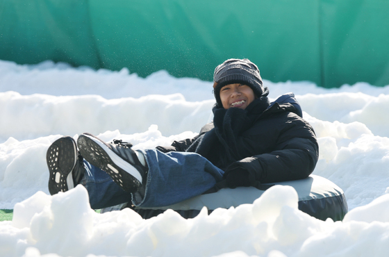 신나는 눈썰매 타고