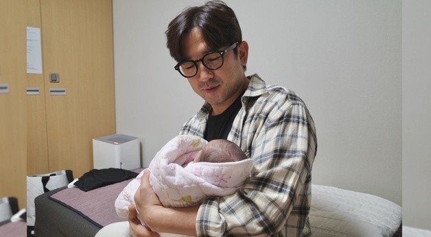 이민우 아내, 33시간 진통 끝 출산…둘째 탄생 순간 최초 공개
