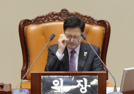 필리버스터하는 신동욱