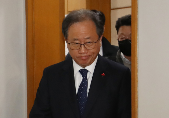 김석준 부산교육감, 착잡한 표정