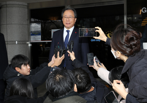 '해직교사 특채' 김석준 부산시교육감, 징역 8월에 집유 2년