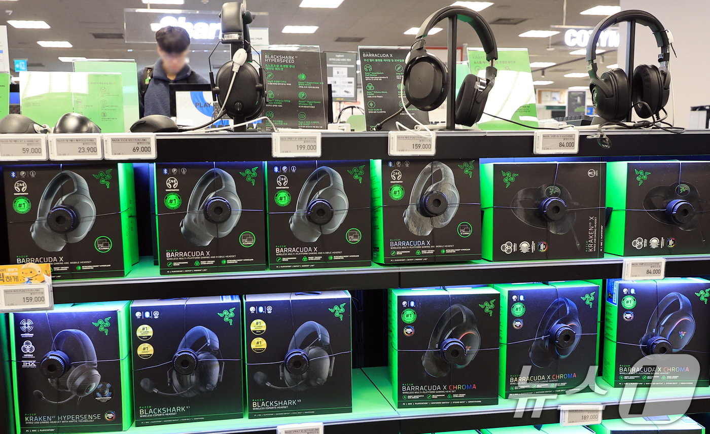 (서울=뉴스1) 이호윤 기자 = 한국은행이 12일 발표한 수출입물가지수에서 지난달 기준 수입물가지수(원화 기준 잠정치·2020년 수준 100)는 141.82로 전월(138.19)보 …