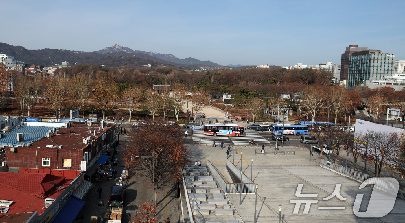 (서울=뉴스1) 김명섭 기자 = 12일 정부 관보에 따르면 국가유산청은 종묘 일대 19만4천89.6㎡(약 5만8천712평) 범위를 세계유산지구로 지정했다. 종묘 맞은편 세운4구역의 …