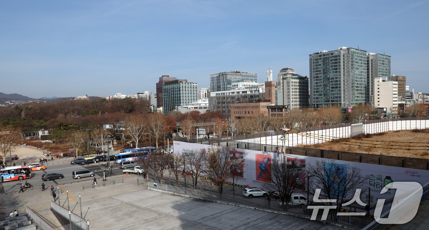 (서울=뉴스1) 김명섭 기자 = 12일 정부 관보에 따르면 국가유산청은 종묘 일대 19만4천89.6㎡(약 5만8천712평) 범위를 세계유산지구로 지정했다. 종묘 맞은편 세운4구역의 …