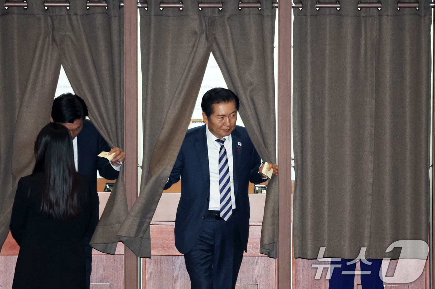 (서울=뉴스1) 이승배 기자 = 정청래 더불어민주당 대표가 12일 서울 여의도 국회에서 열린 제430회국회(임시회) 1차 본회의에서 형사소송법 일부개정법률안(대안)에 대한 무제한 …