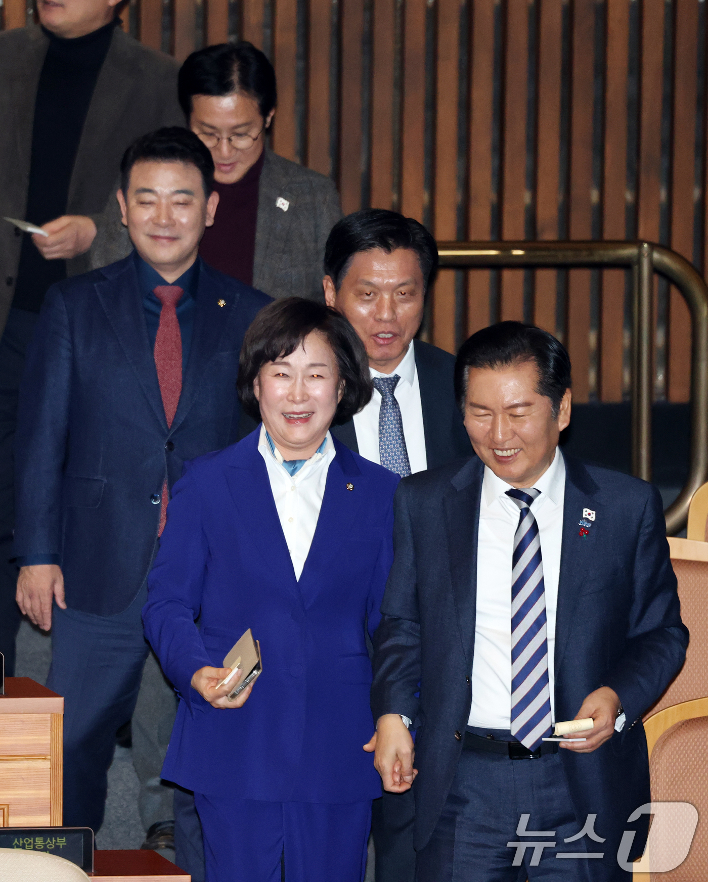 (서울=뉴스1) 이승배 기자 = 정청래 더불어민주당 대표가 12일 서울 여의도 국회에서 열린 제430회국회(임시회) 1차 본회의에서 형사소송법 일부개정법률안(대안)에 대한 무제한 …