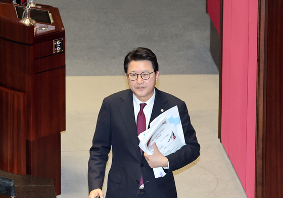 필리버스터 마친 신동욱 의원