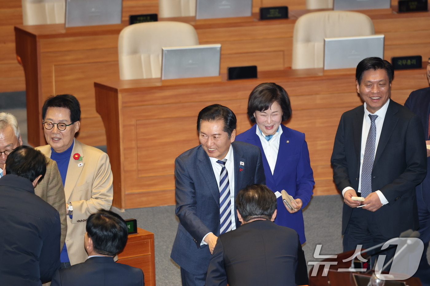 (서울=뉴스1) 이승배 기자 = 정청래 더불어민주당 대표가 12일 서울 여의도 국회에서 열린 제430회국회(임시회) 1차 본회의에서 형사소송법 일부개정법률안(대안)에 대한 무제한 …