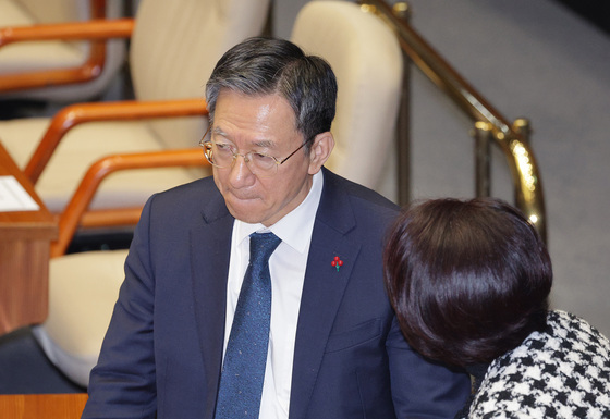 본회의 참석한 정성호 법무장관