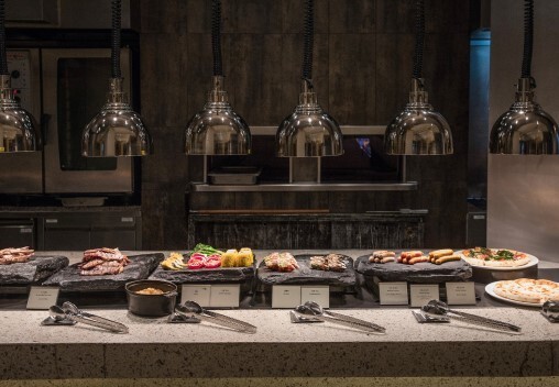 연말 호텔 꽉 찼다…숙박도, 뷔페도 연말 특수 '톡톡'