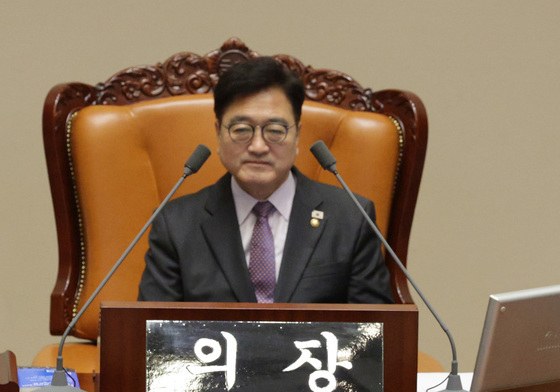 필리버스터 돌입한 이헌승 의원