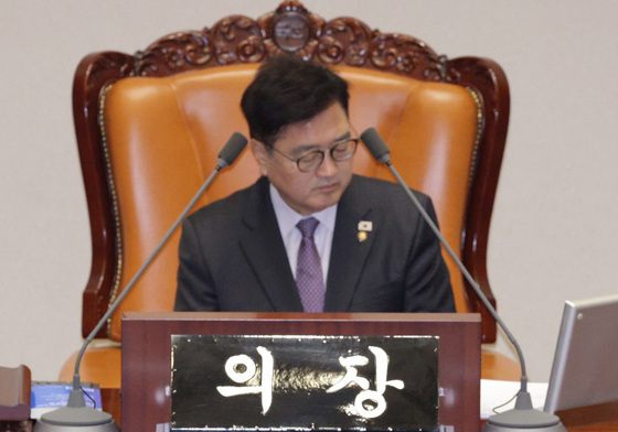 은행법 개정안 필리버스터 나선 이헌승