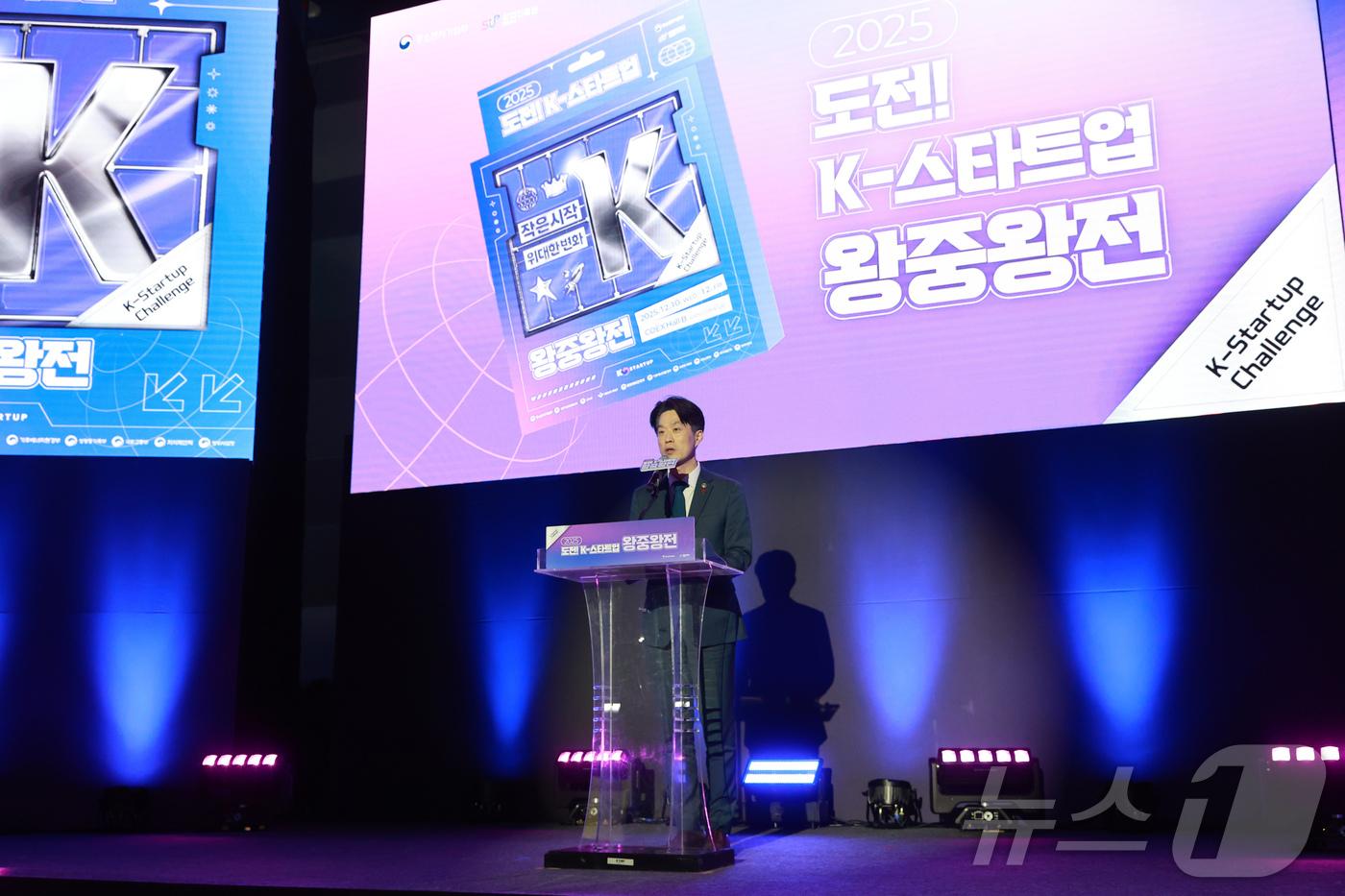 (서울=뉴스1) = 노용석 중소벤처기업부 제1차관이 12일 서울 강남구 코엑스에서 열린 '도전! K-스타트업 왕중왕전'에서 인사말을 하고 있다. (중소벤처기업부 제공. 재판매 및 …