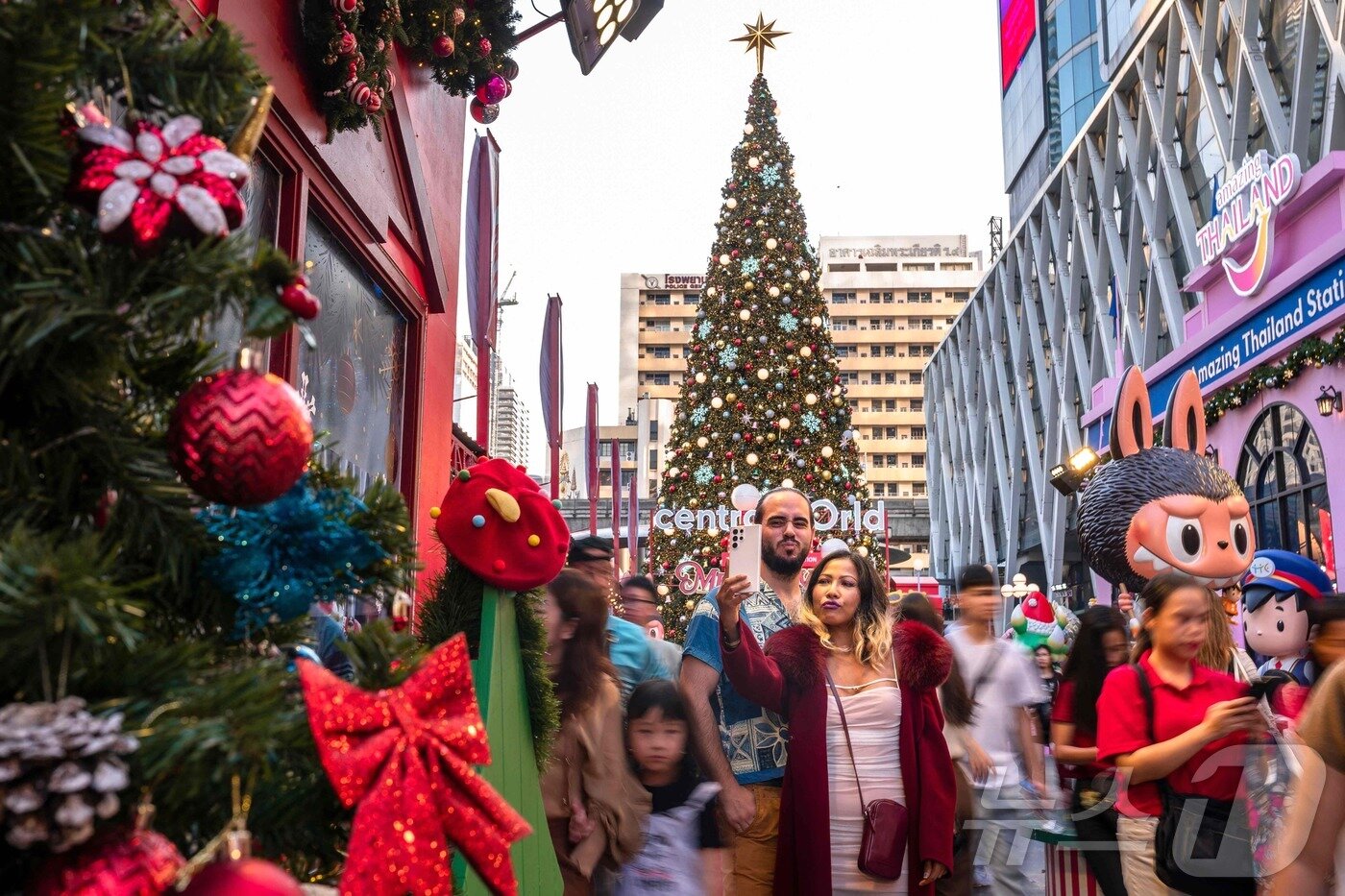 본문 이미지 - 태국 방콕의 크리스마스 시즌 풍경ⓒ AFP=뉴스1