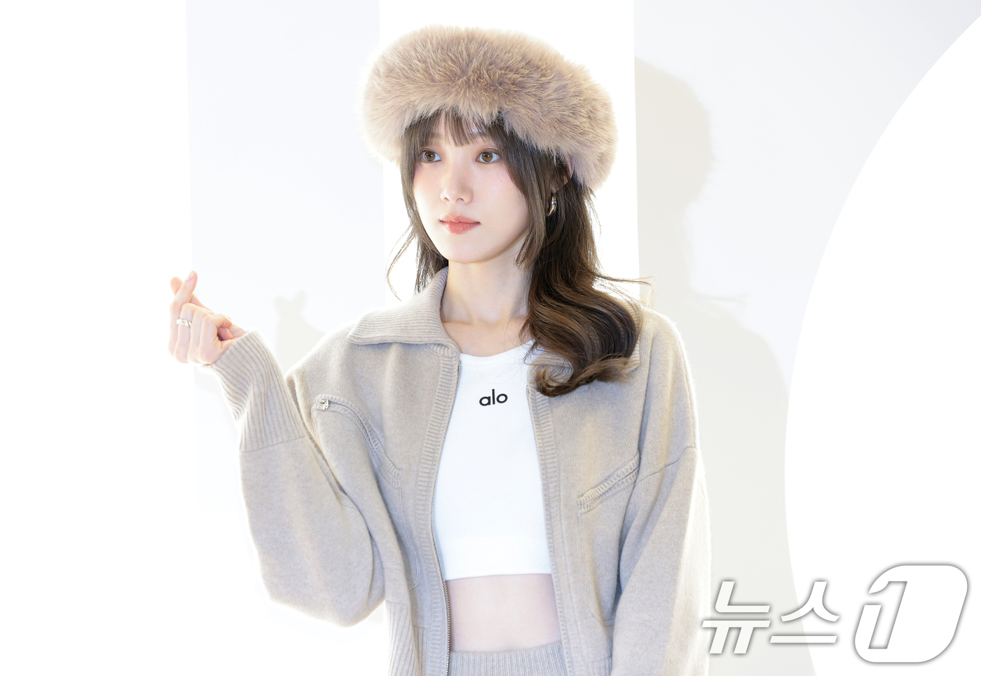 (서울=뉴스1) 권현진 기자 = 배우 이성경이 12일 서울 송파구 롯데 에비뉴엘 잠실점에서 열린 ‘ALO 홀리데이 팝업’ 기념 포토콜 행사에 참석해 포즈를 취하고 있다. 2025. …
