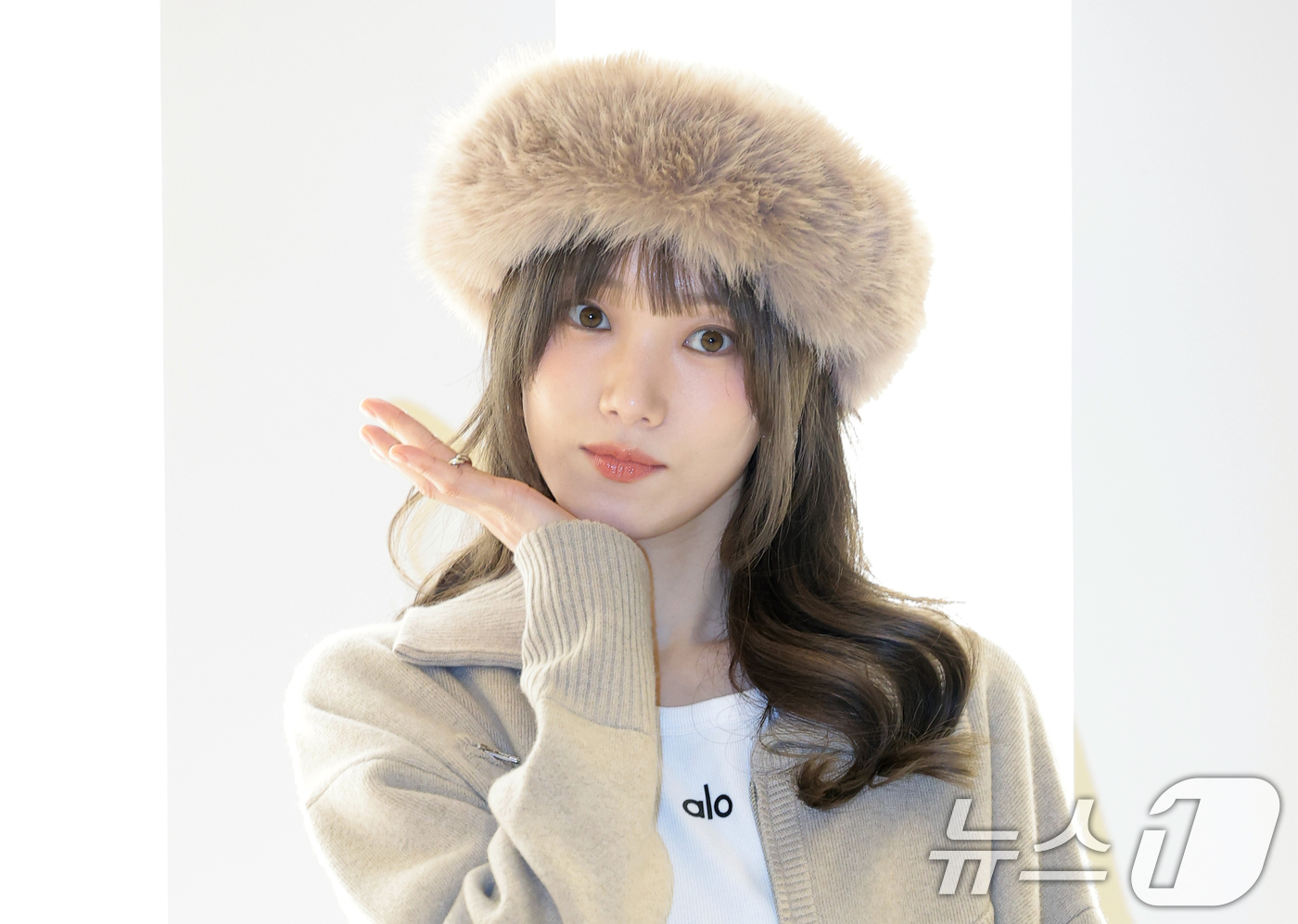 (서울=뉴스1) 권현진 기자 = 배우 이성경이 12일 서울 송파구 롯데 에비뉴엘 잠실점에서 열린 ‘ALO 홀리데이 팝업’ 기념 포토콜 행사에 참석해 포즈를 취하고 있다. 2025. …