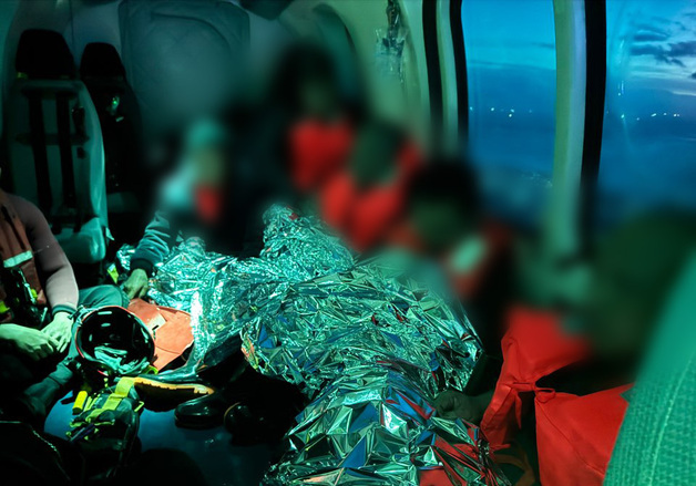 제주 남쪽 해상서 외국 상선 선원 5명 바다 추락…해경, 전원 구조 (종합)