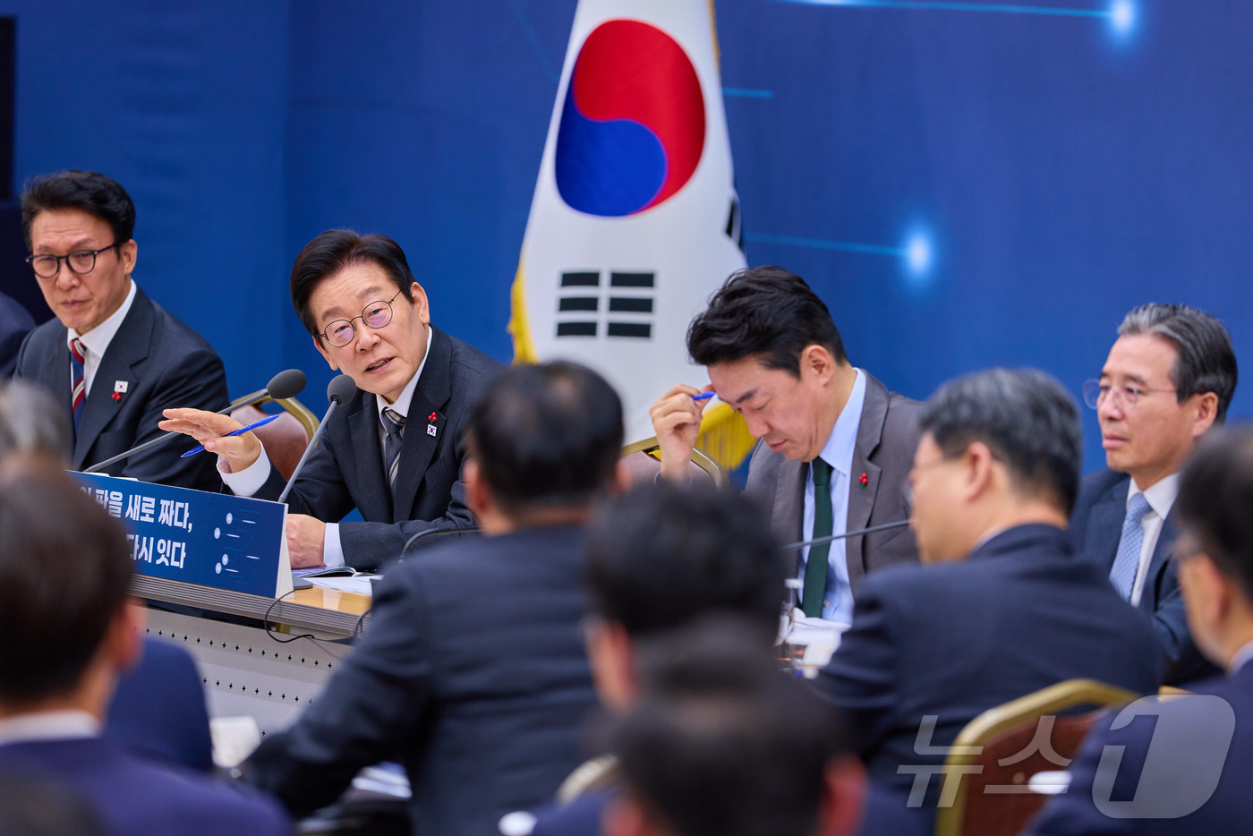 (서울=뉴스1) 이재명 기자 = 이재명 대통령이 12일 세종시 정부세종컨벤션센터에서 열린 국토교통부 업무보고에서 발언하고 있다. (대통령실 제공. 재판매 및 DB 금지)  2025 …