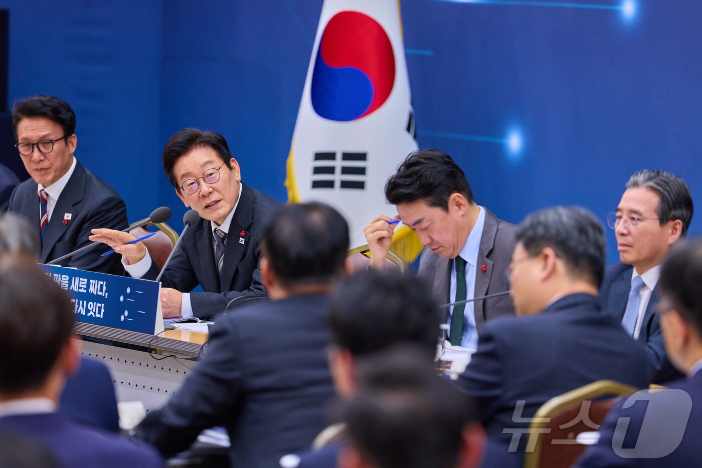 본문 이미지 - 이재명 대통령이 12일 세종시 정부세종컨벤션센터에서 열린 국토교통부 업무보고에서 발언하고 있다. (대통령실 제공. 재판매 및 DB 금지) 2025.12.12/뉴스1 ⓒ News1 이재명 기자