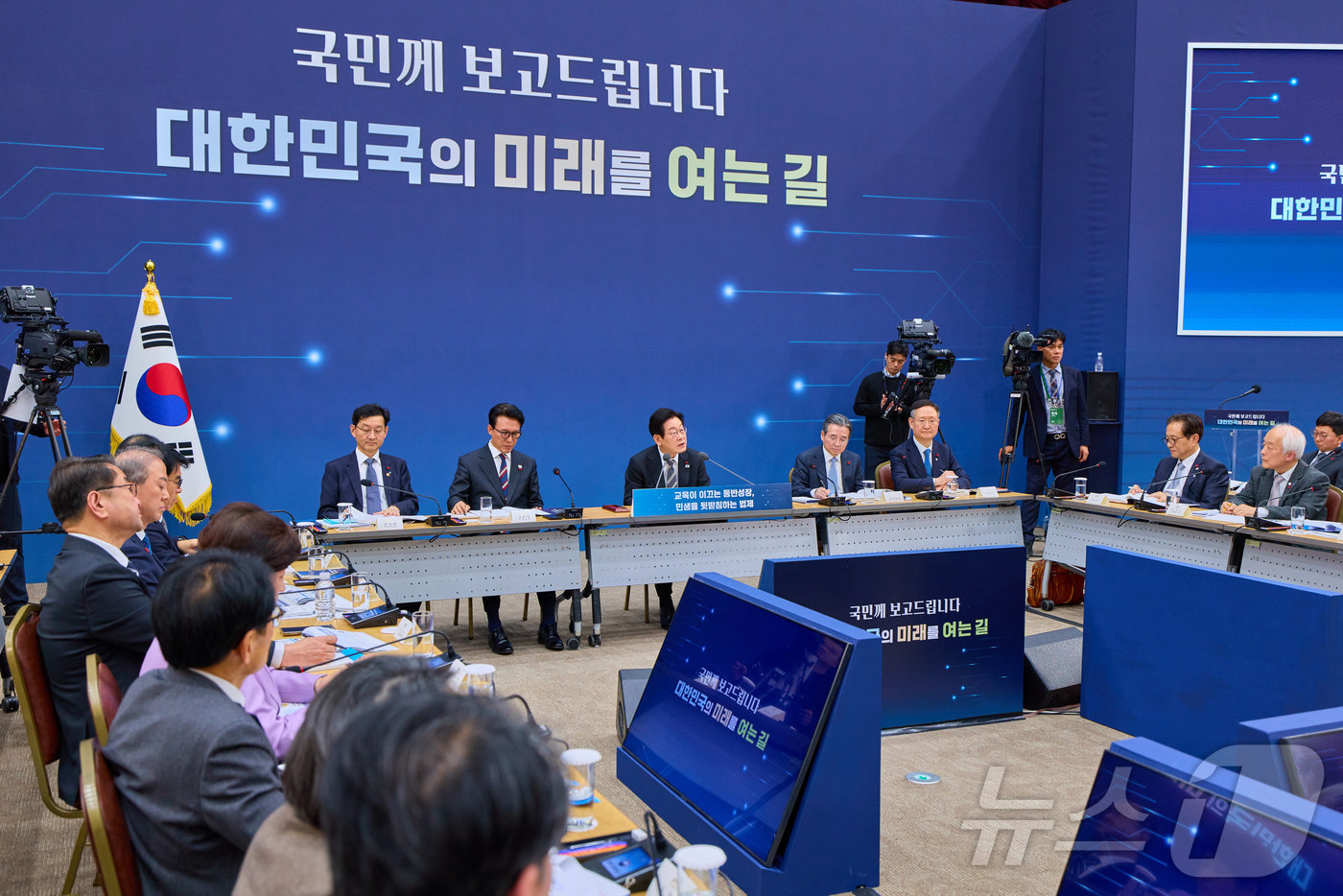 (서울=뉴스1) 이재명 기자 = 이재명 대통령이 12일 세종시 정부세종컨벤션센터에서 열린 교육부·국가교육위원회·법제처 업무보고에서 발언하고 있다. (대통령실 제공. 재판매 및 DB …