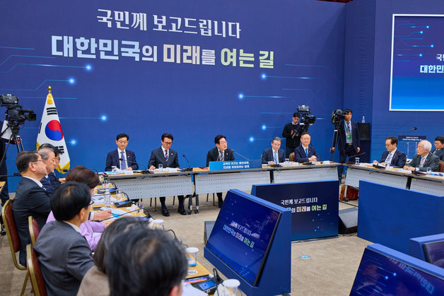 교육부 등 업무보고 발언하는 이재명 대통령