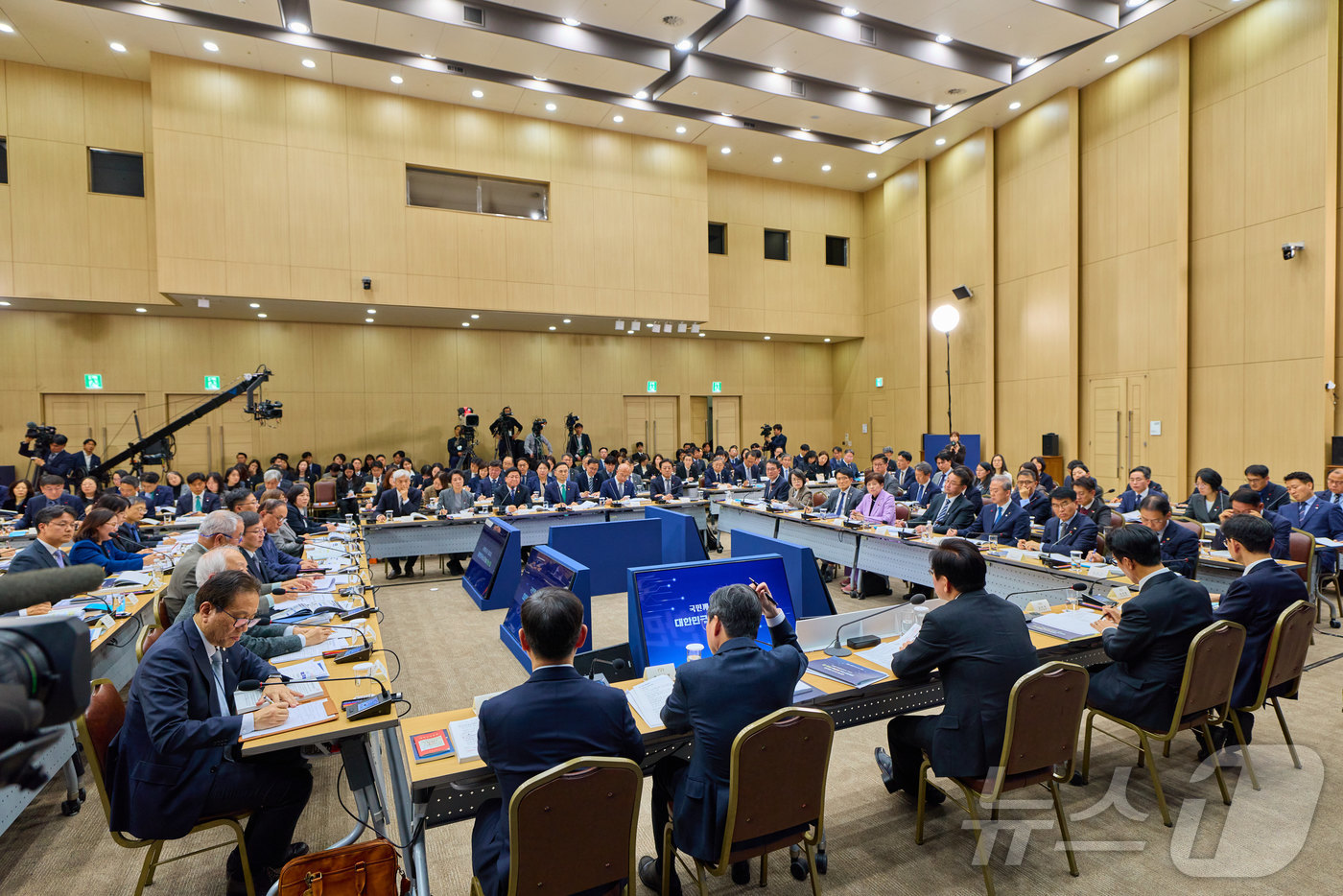 (서울=뉴스1) 이재명 기자 = 이재명 대통령이 12일 세종시 정부세종컨벤션센터에서 열린 교육부·국가교육위원회·법제처 업무보고에서 발언하고 있다. (대통령실 제공. 재판매 및 DB …