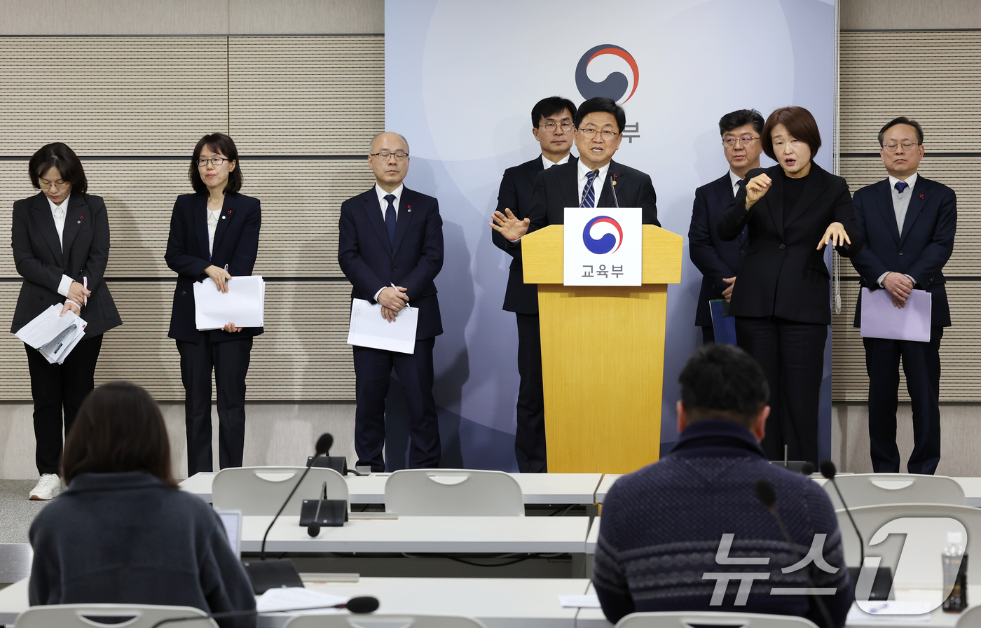 (서울=뉴스1) = 최교진 교육부 장관이 12일 정부세종청사에서 대통령 업무보고 후 브리핑을 하고 있다. (교육부 제공, 재판매 및 DB 금지) 2025.12.12/뉴스1