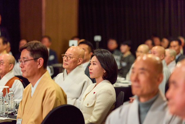 불교지도자 초청 국민화합 기원 송년만찬 참석한 김혜경 여사