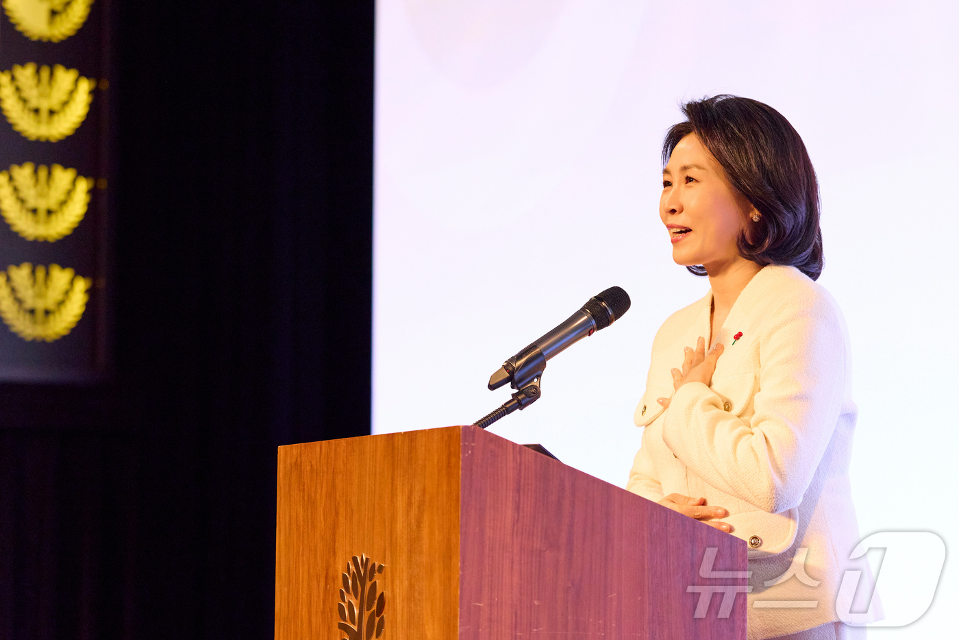 (서울=뉴스1) 이재명 기자 = 김혜경 여사가 지난 12일 불교지도자 초청 국민화합 기원 송년만찬에 참석해 축사를 하고 있다. (대통령실 제공. 재판매 및 DB 금지)  2025. …